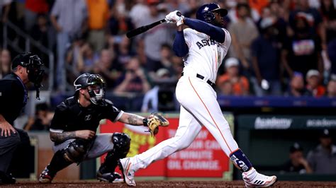 Alvarez’s bases-clearing double sends Astros past White Sox